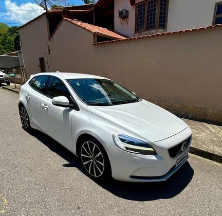 VOLVO V40 2.0 T4 MOMENTUM GASOLINA 4P AUTOMÁTICO VOLVO V40 2.0 T4 MOMENTUM GASOLINA 4P AUTOMÁTICO